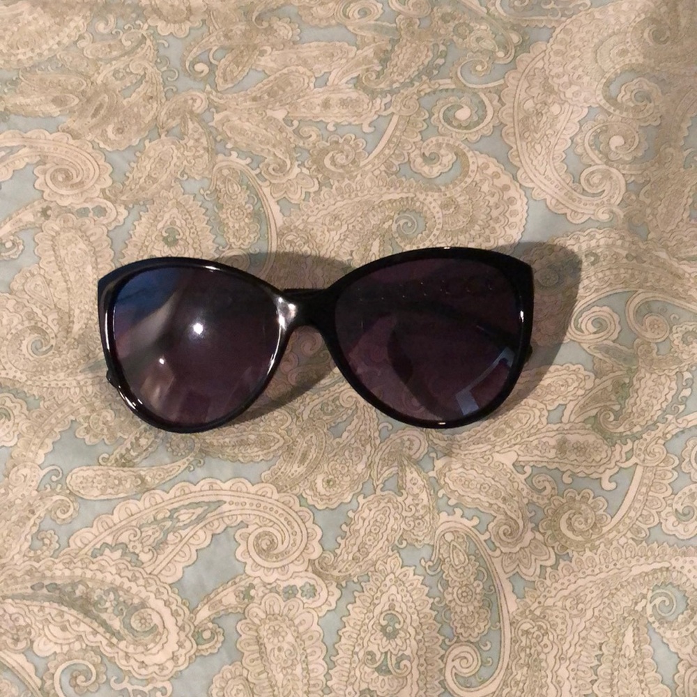 Affordable sunglasses 100% UV Protection